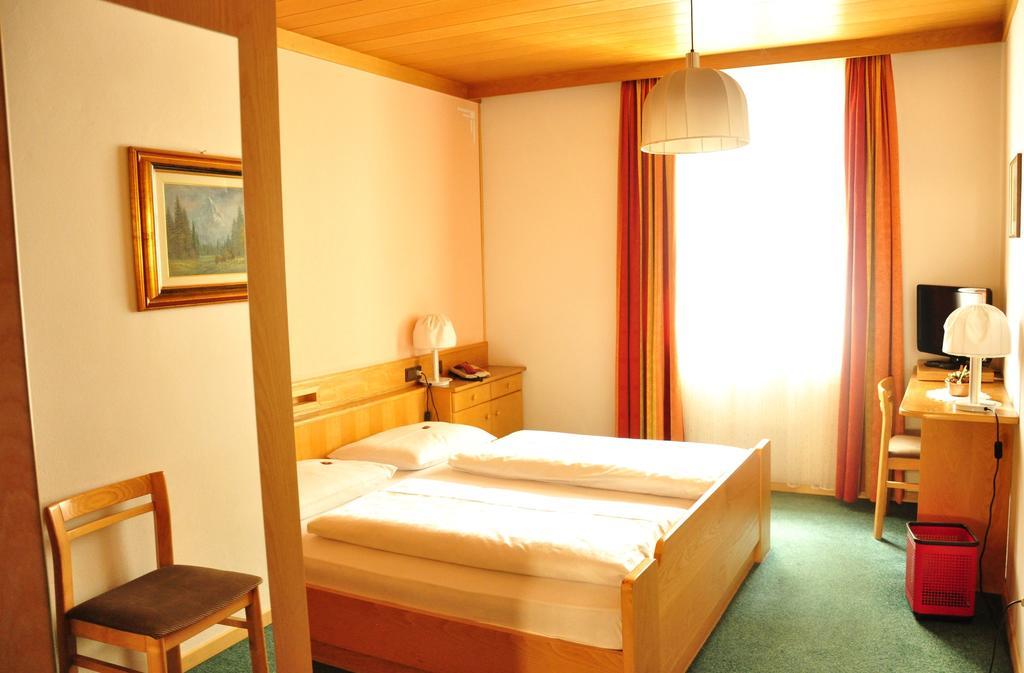 Hotel Grauer Baer Bressanone Quarto foto