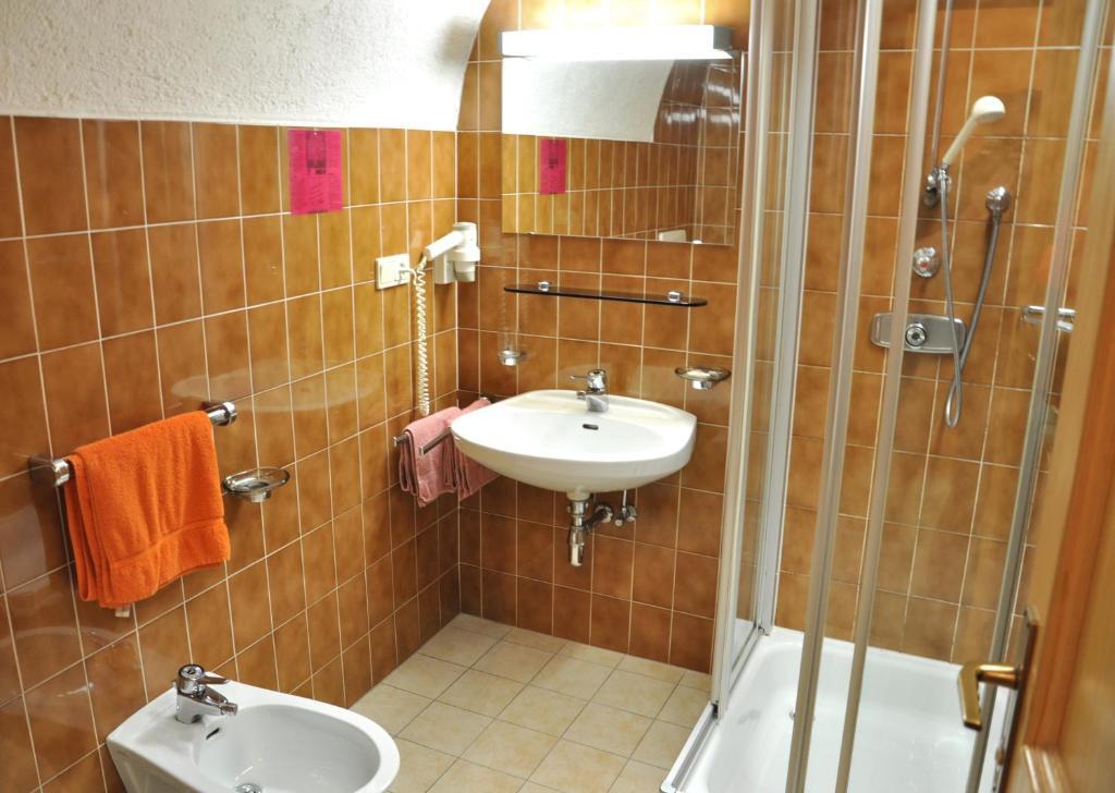 Hotel Grauer Baer Bressanone Quarto foto